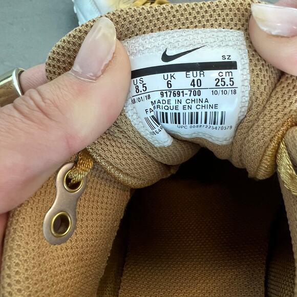 Vintage Y2K Nike Air Max 1 LX Metallic Gold Platinum Running Sneakers Womens 8.5 - Picture 4 of 6